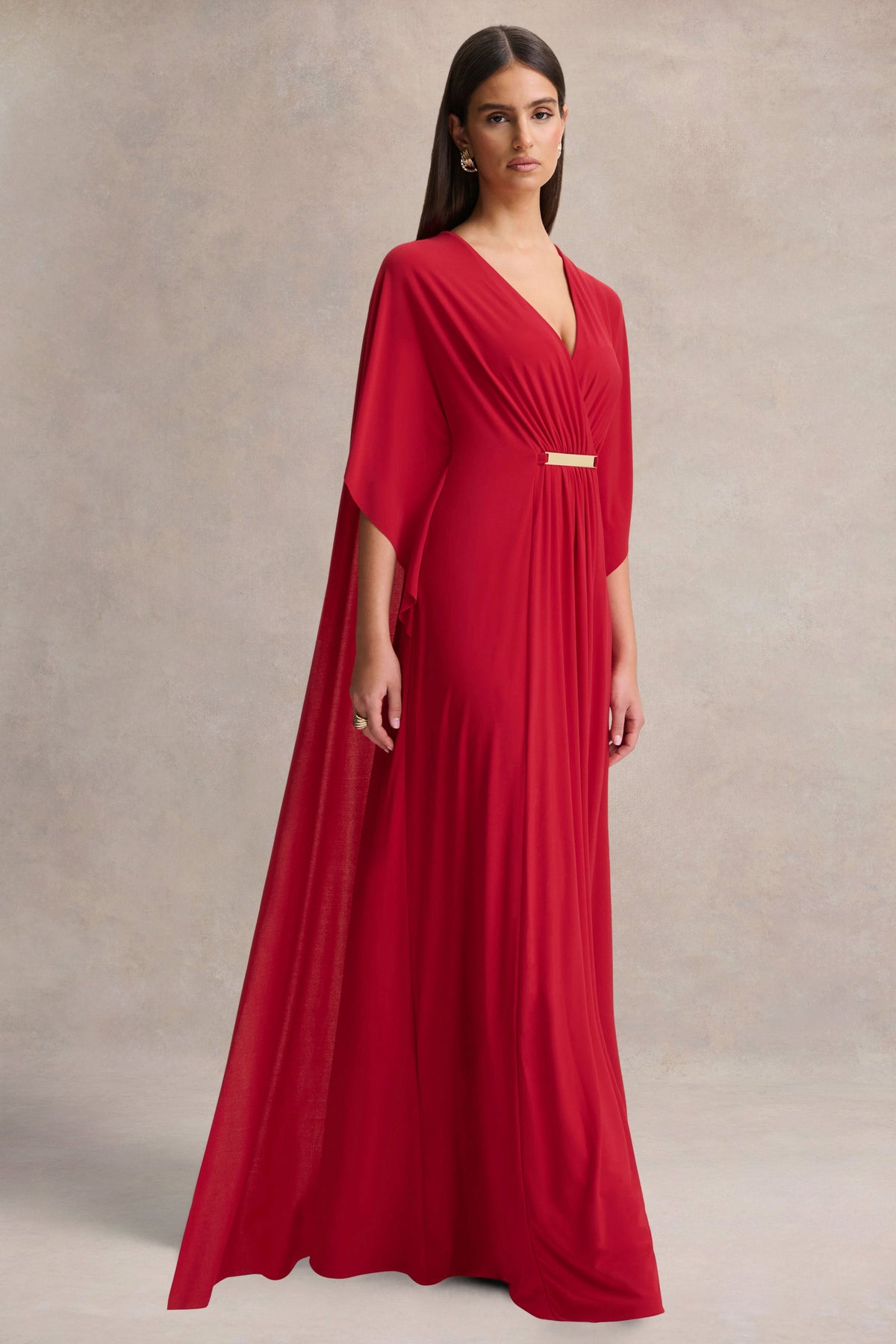 Romilly | Vestido Largo Rojo con Escote Profundo y Detalle Fruncido