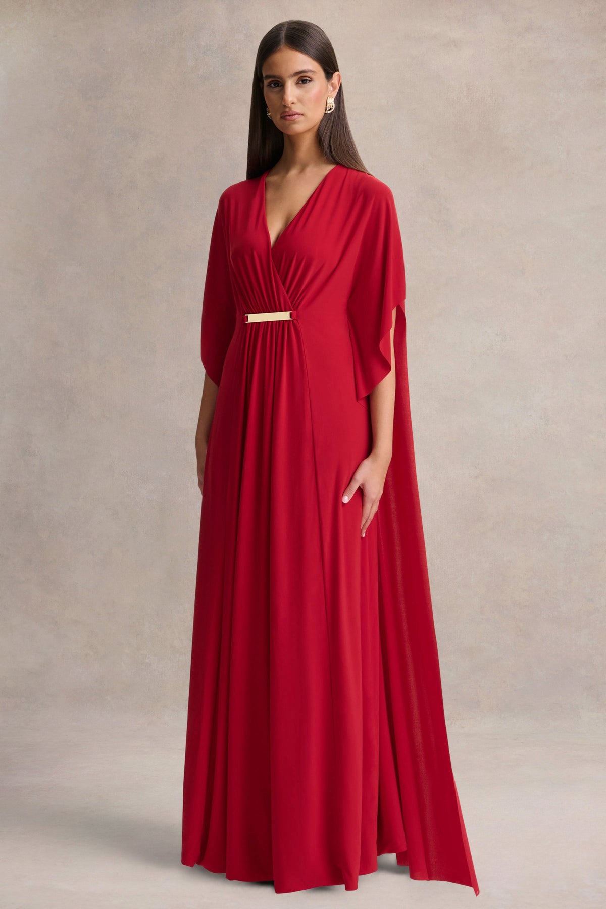 Romilly | Vestido Largo Rojo con Escote Profundo y Detalle Fruncido
