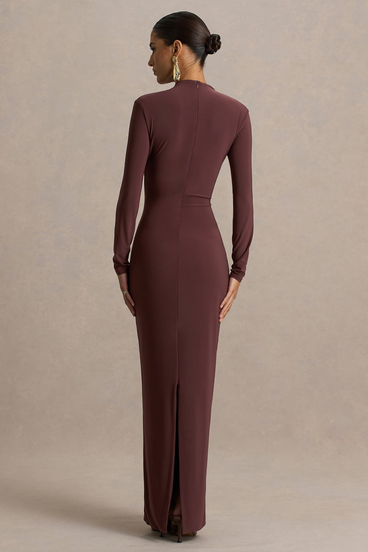 Zadie | Vestido Largo Marrón de Cuello Alto con Detalle Fruncido