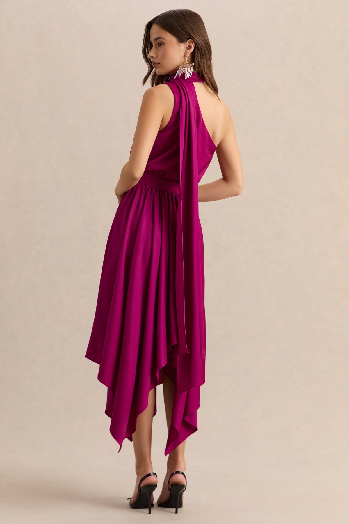 Caluna | Vestido Midi Rosa Intenso Satén Escote Asimétrico con Detalle de Pañuelo