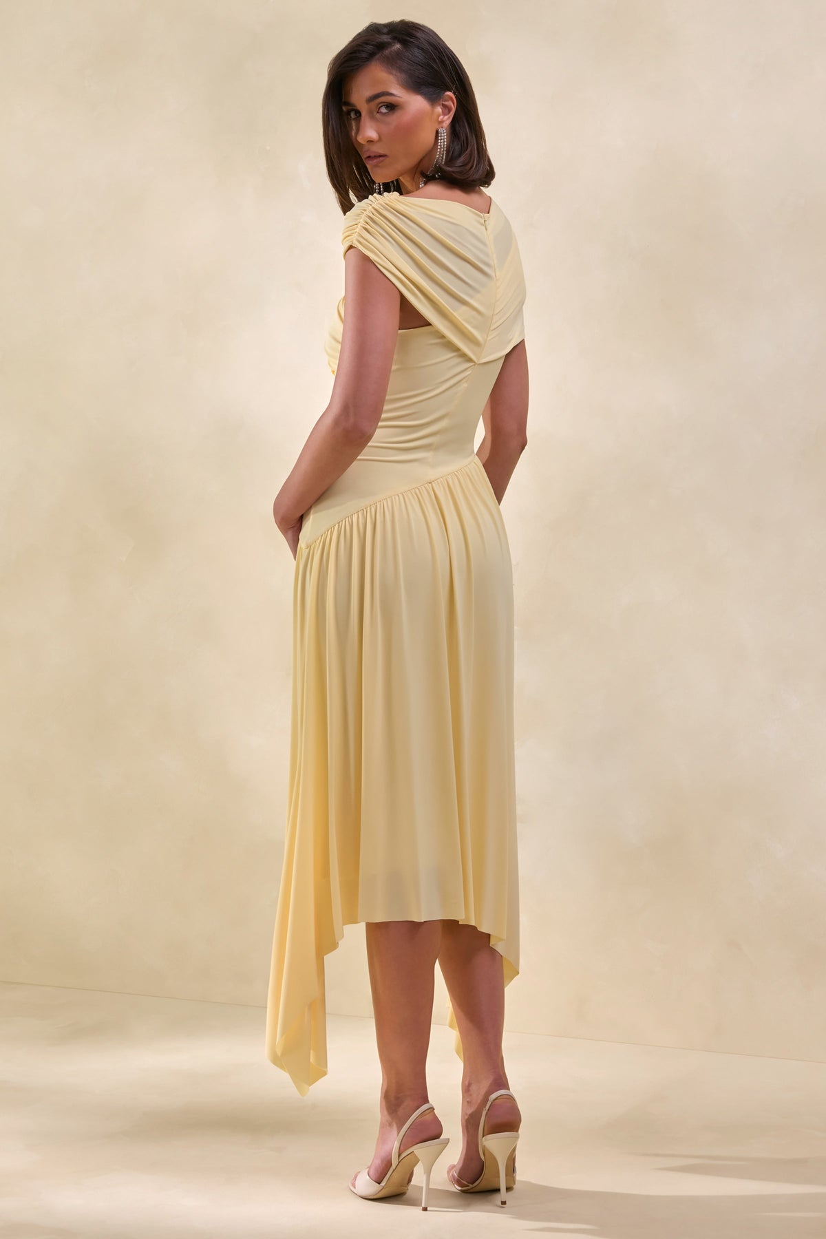 Lorina | Vestido Midi Amarillo Limón De Cuello Alto Con Cintura Asimétrica