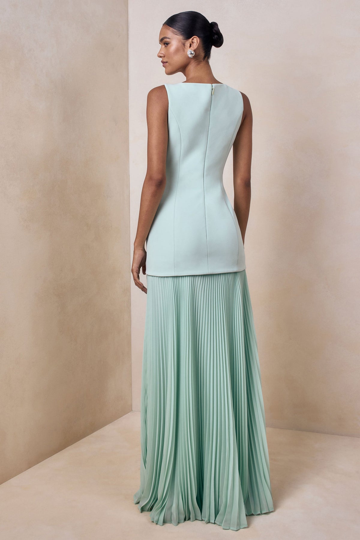 Hadley | Vestido Largo Verde Salvia con escote barco y cintura caída