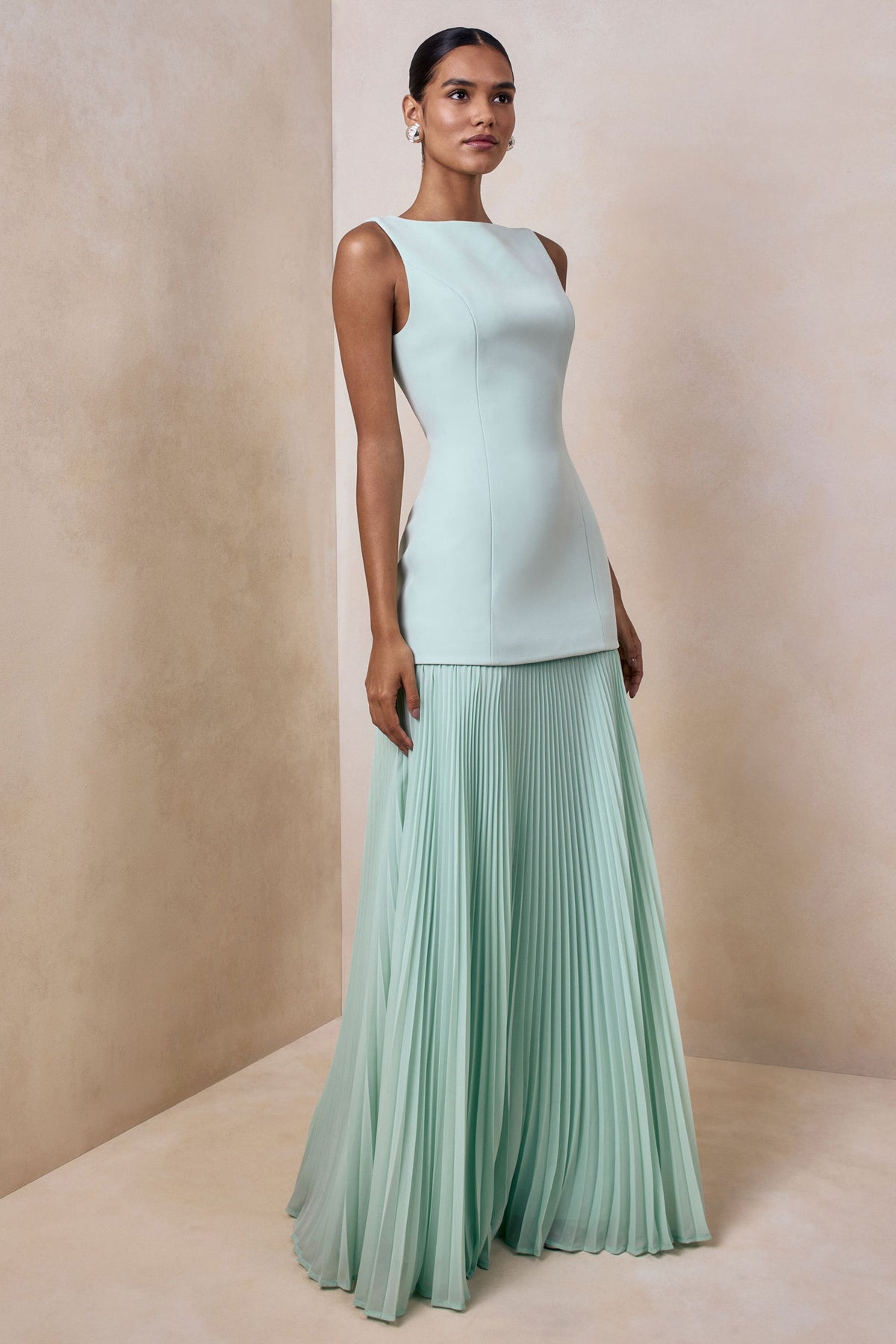 Hadley | Vestido Largo Verde Salvia con escote barco y cintura caída