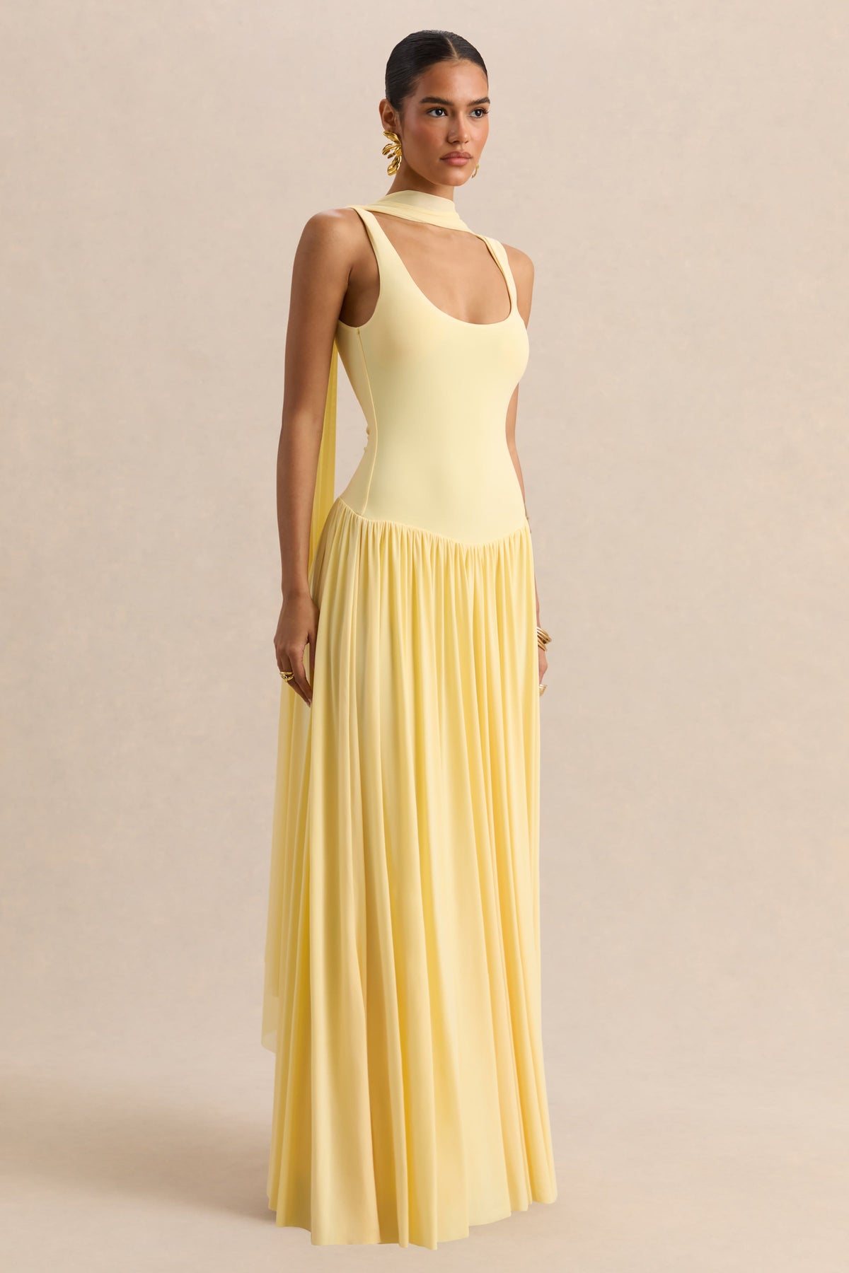 Aurina | Vestido Largo Color Limón Con Escote Cuadrado Y Capa