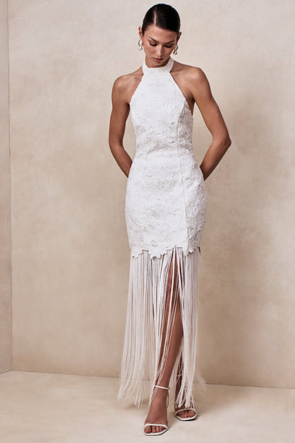 Skylar | Vestido Largo de encaje blanco con escote halter, espalda descubierta, corte sirena y detalle de lazo