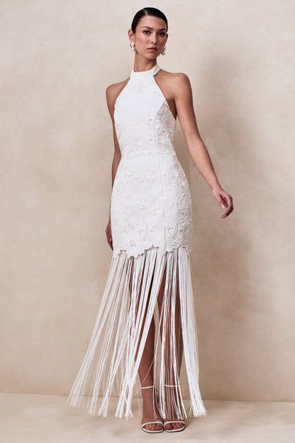 Skylar | Vestido Largo de encaje blanco con escote halter, espalda descubierta, corte sirena y detalle de lazo