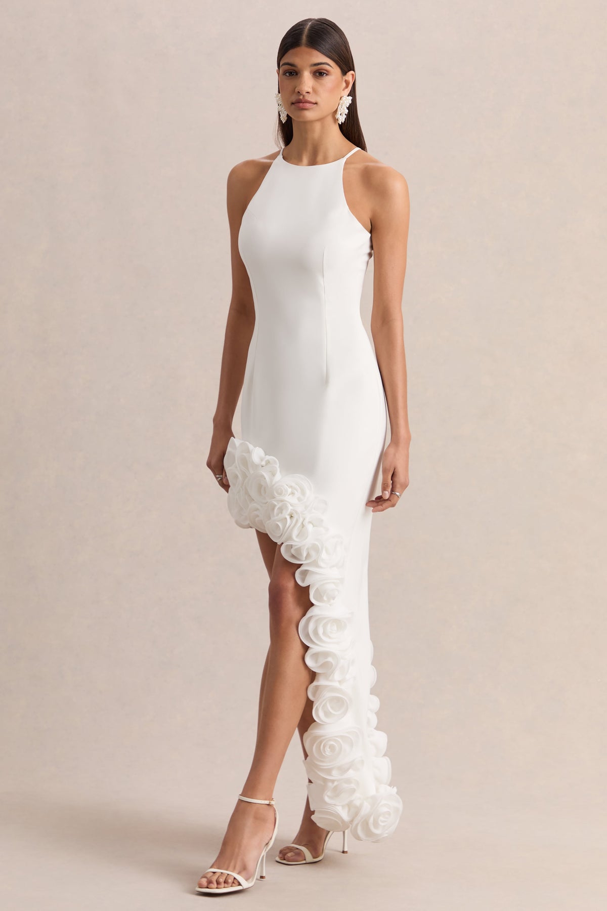 Indira | Vestido Largo Blanco Con Escote Halter Y Dobladillo Floral Asimétrico