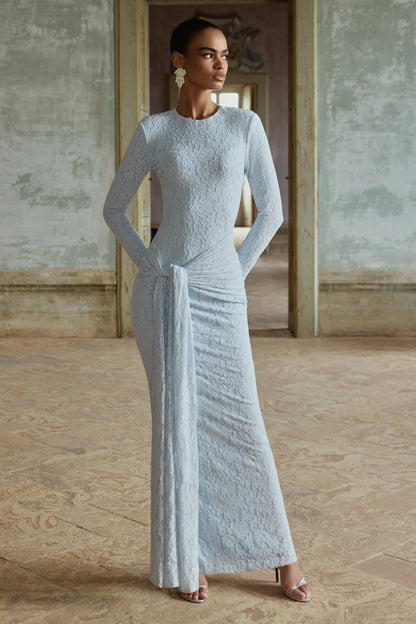 Evangela | Vestido Largo de Encaje Azul Polvo con Escote Redondo y Detalle Anudado