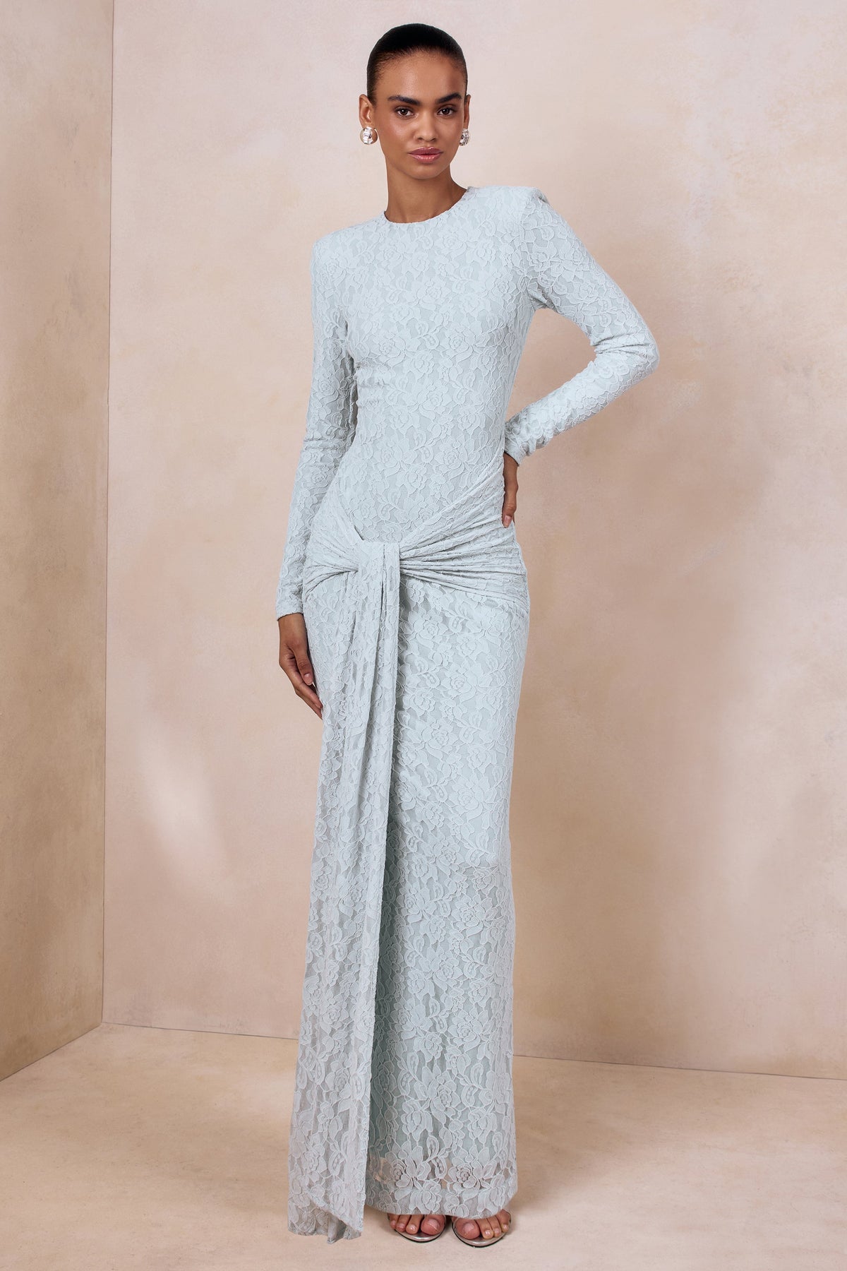 Evangela | Vestido Largo de Encaje Azul Polvo con Escote Redondo y Detalle Anudado