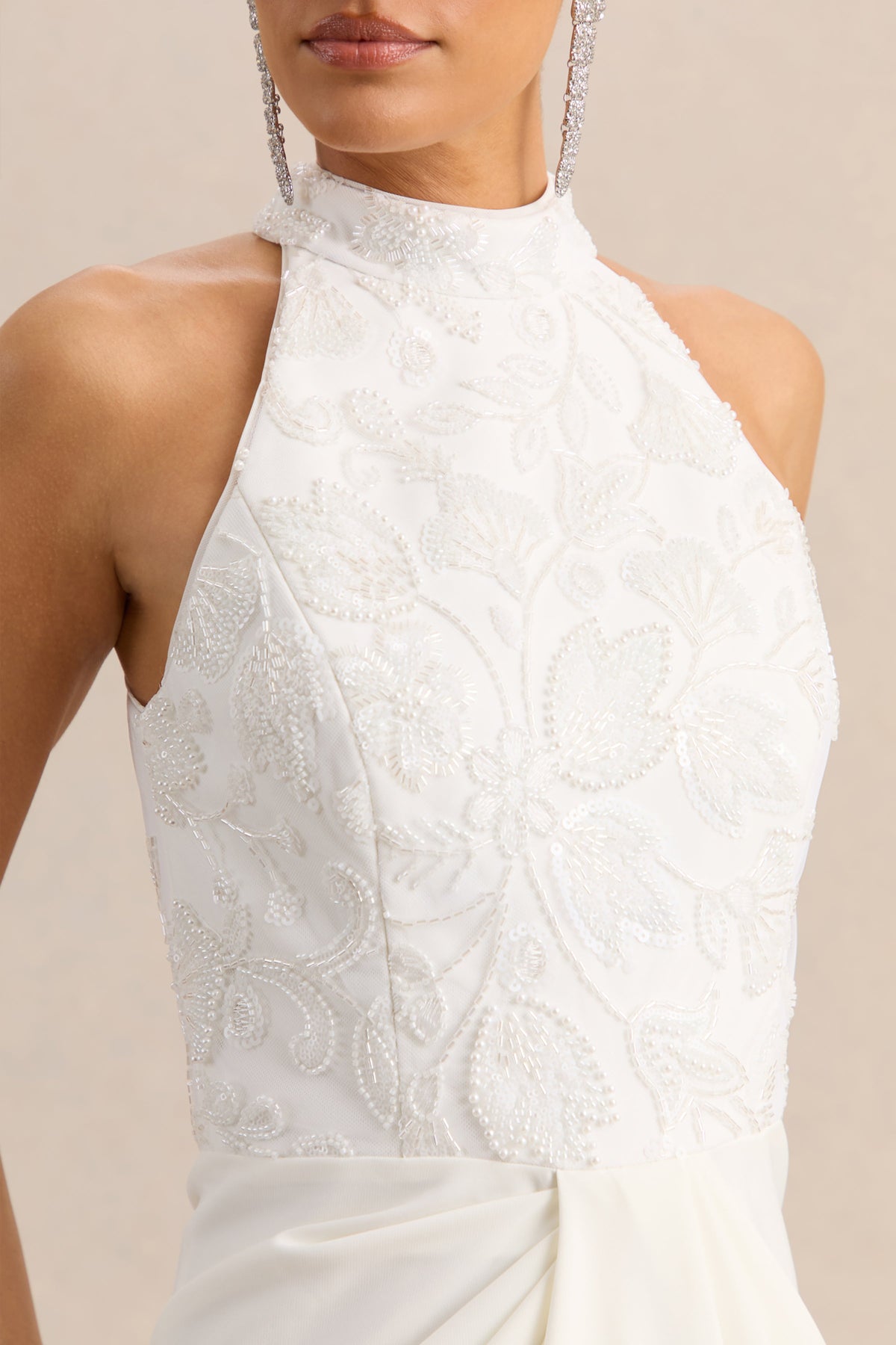 Charlotte | Vestido Largo Blanco Con Escote Halter Y Detalle Fruncido