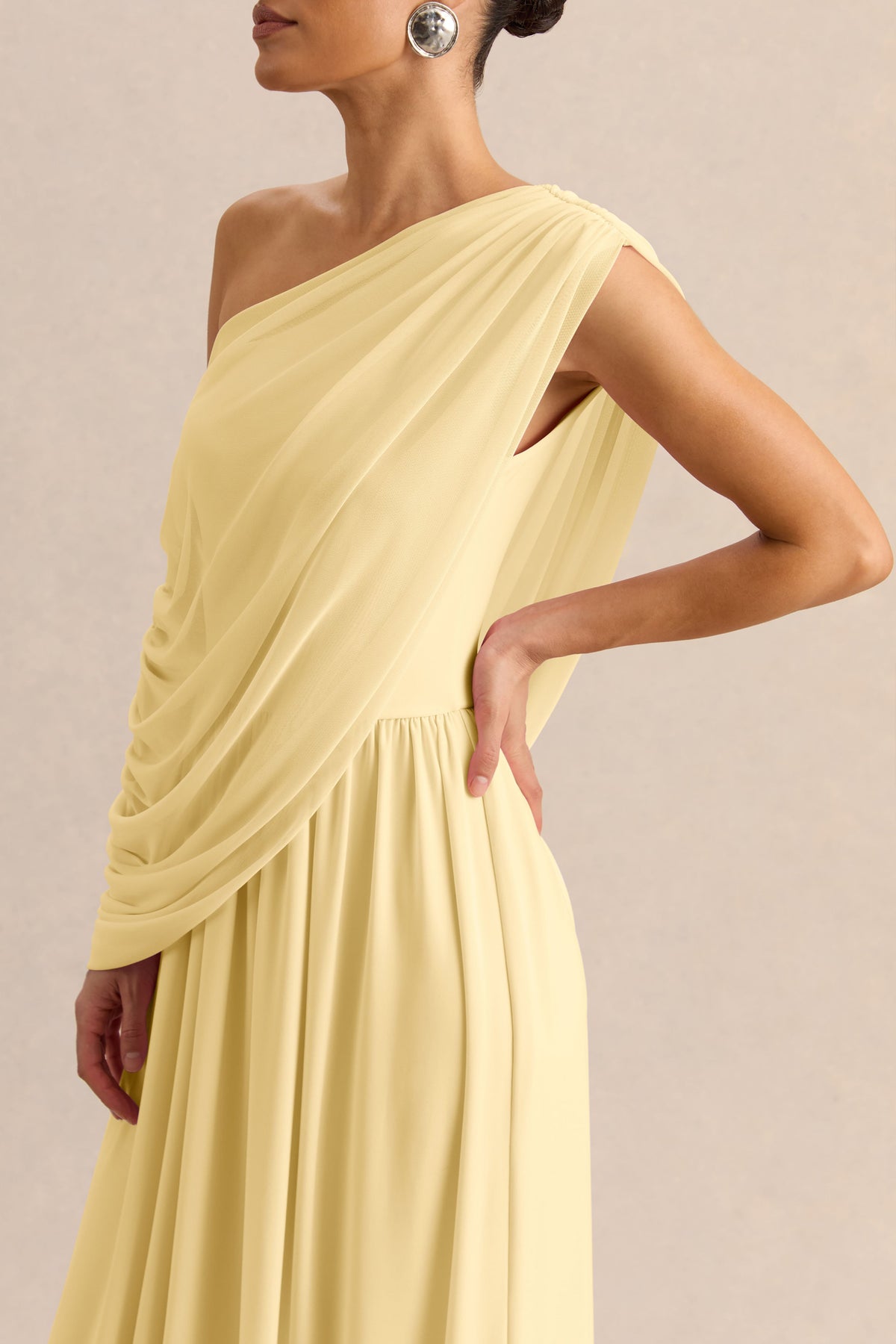 Sabianna | Vestido Largo Limón de Escote Asimétrico con Detalle Drapeado