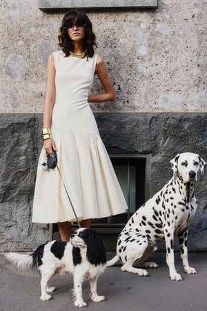 Fantasia | Vestido midi crema con escote barco y cintura caída asimétrica