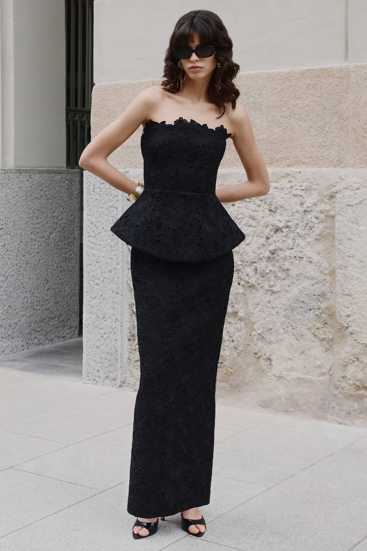 Delvine | Vestido Largo de encaje negro con escote bandeau y corsé