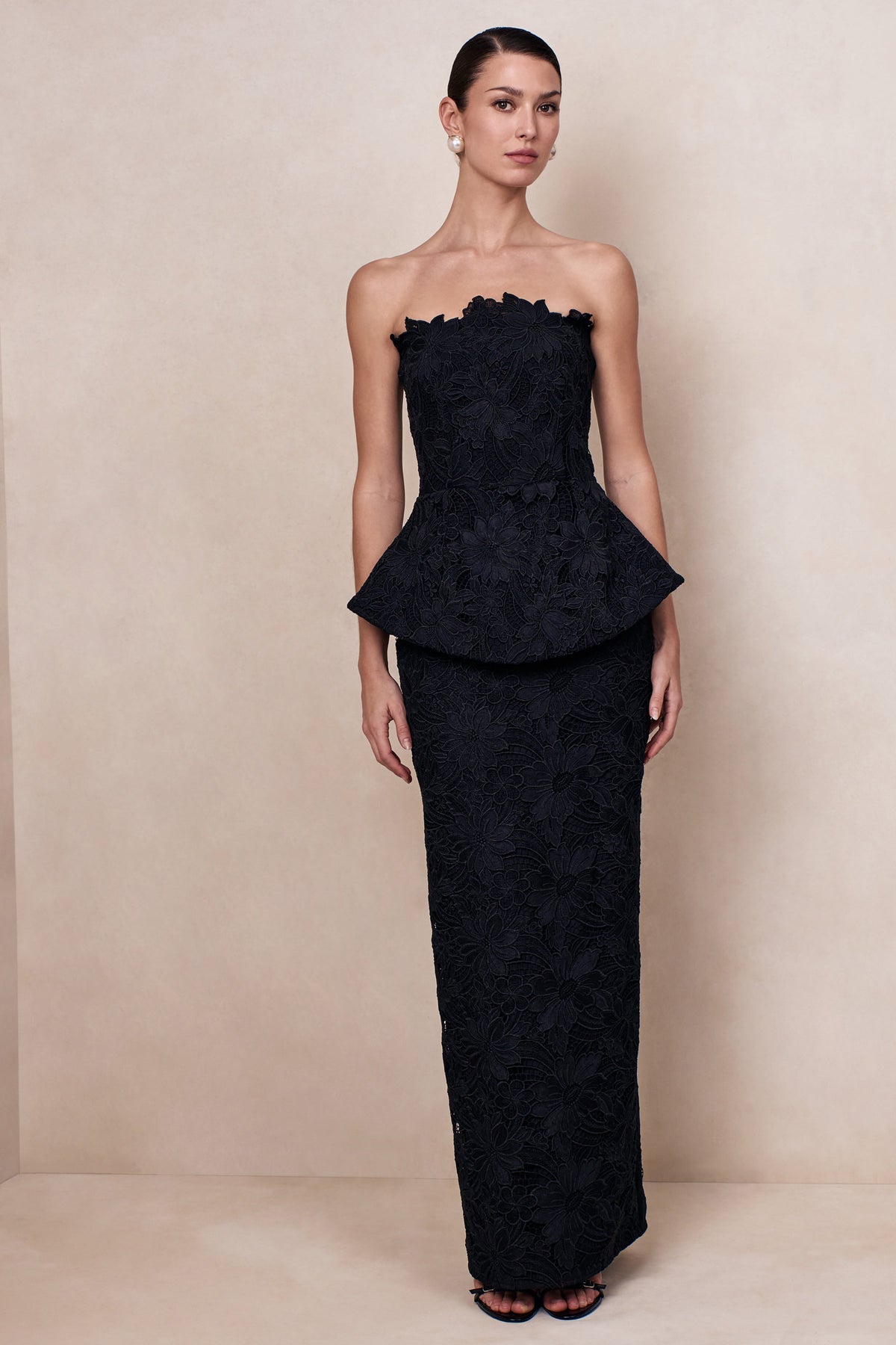 Delvine | Vestido Largo de encaje negro con escote bandeau y corsé