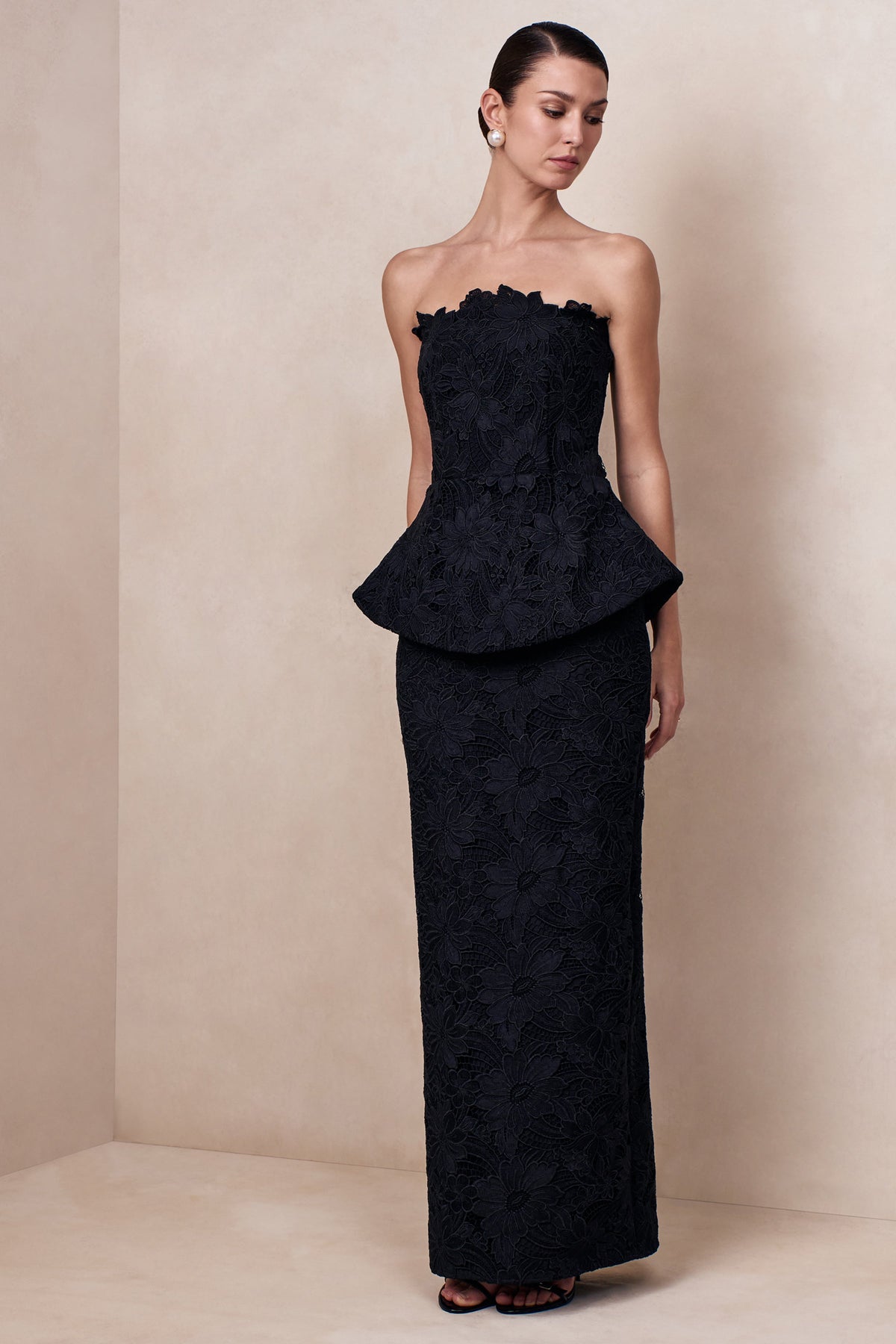Delvine | Vestido Largo de encaje negro con escote bandeau y corsé