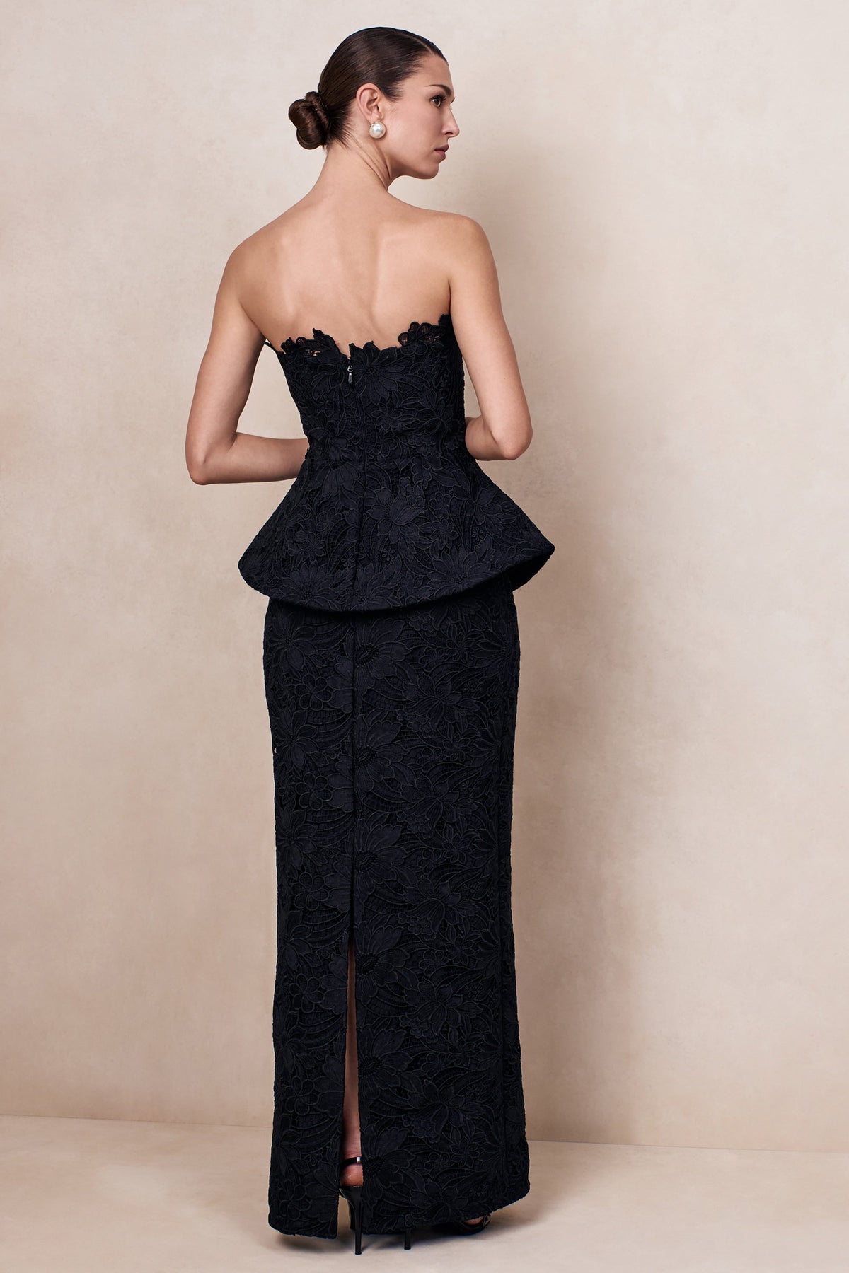 Delvine | Vestido Largo de encaje negro con escote bandeau y corsé