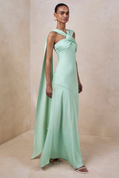 Sloane | Vestido Largo de Satén verde menta con Escote Halter y Capa