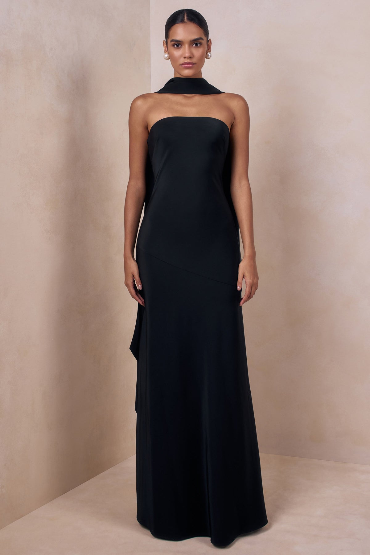 Charly | Vestido Largo Bandeau De Satén En Negro Con Detalle De Pañuelo