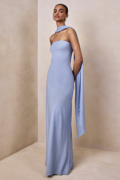 Charly | Vestido Largo Bandeau de Satén Azul pastel con Detalle de Bufanda