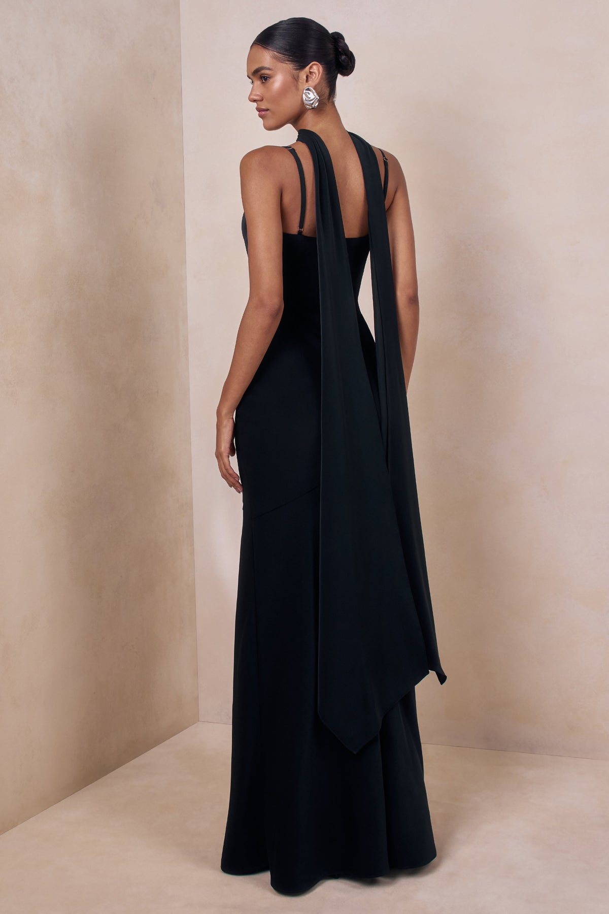 Starling | Negro Satén Escote Pronunciado Vestido Largo con Detalle de Pañuelo