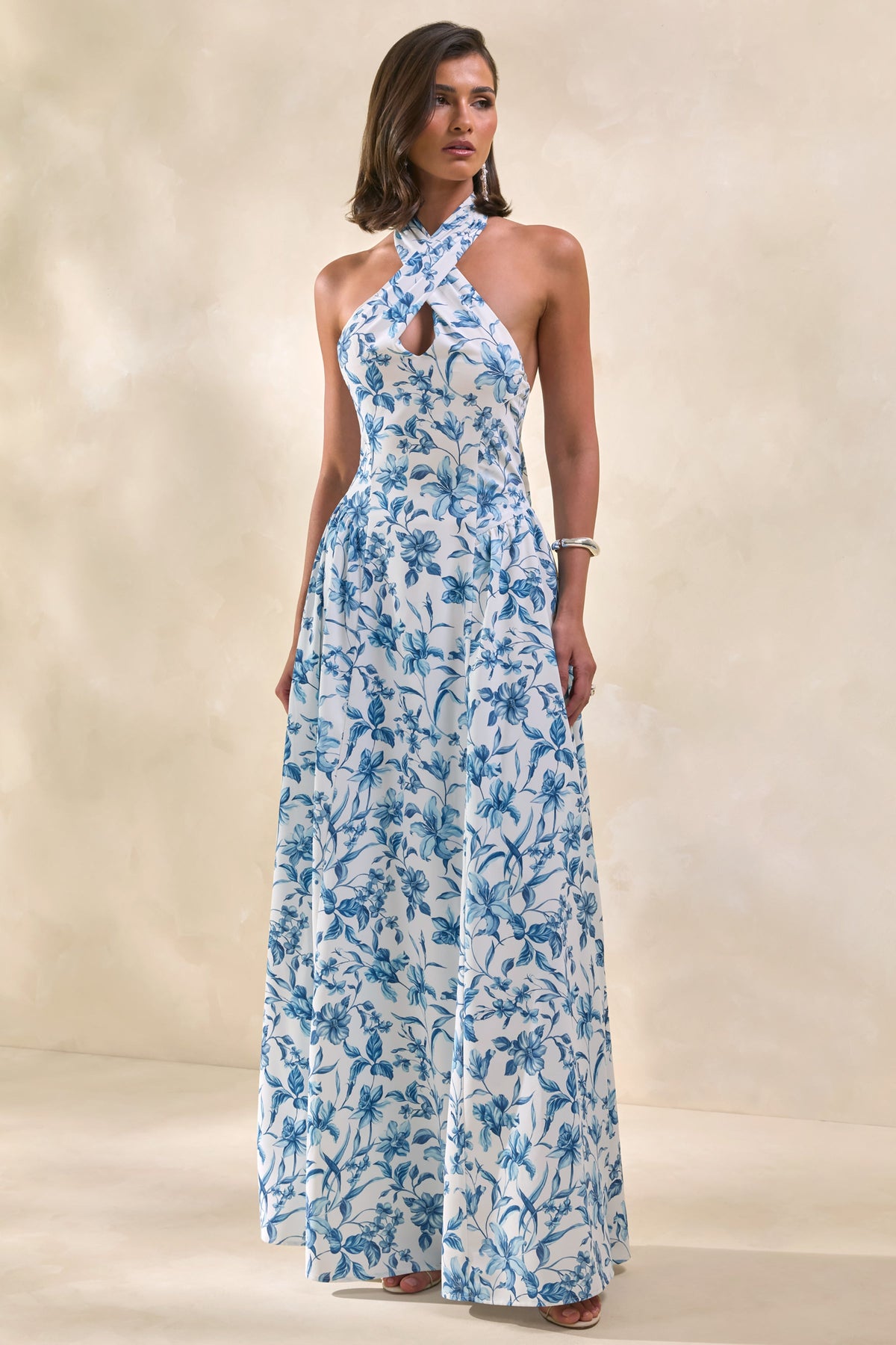 Liana | Vestido Largo Azul Con Estampado Porcelana Y Escote Halter