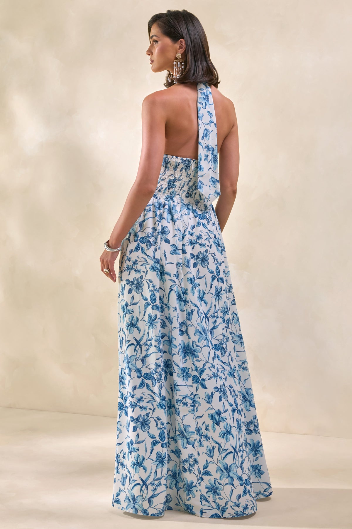 Liana | Vestido Largo Azul Con Estampado Porcelana Y Escote Halter