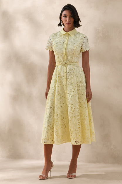 Zalie | Vestido Midi Amarillo De Encaje Con Cuello Alto Y Cinturón