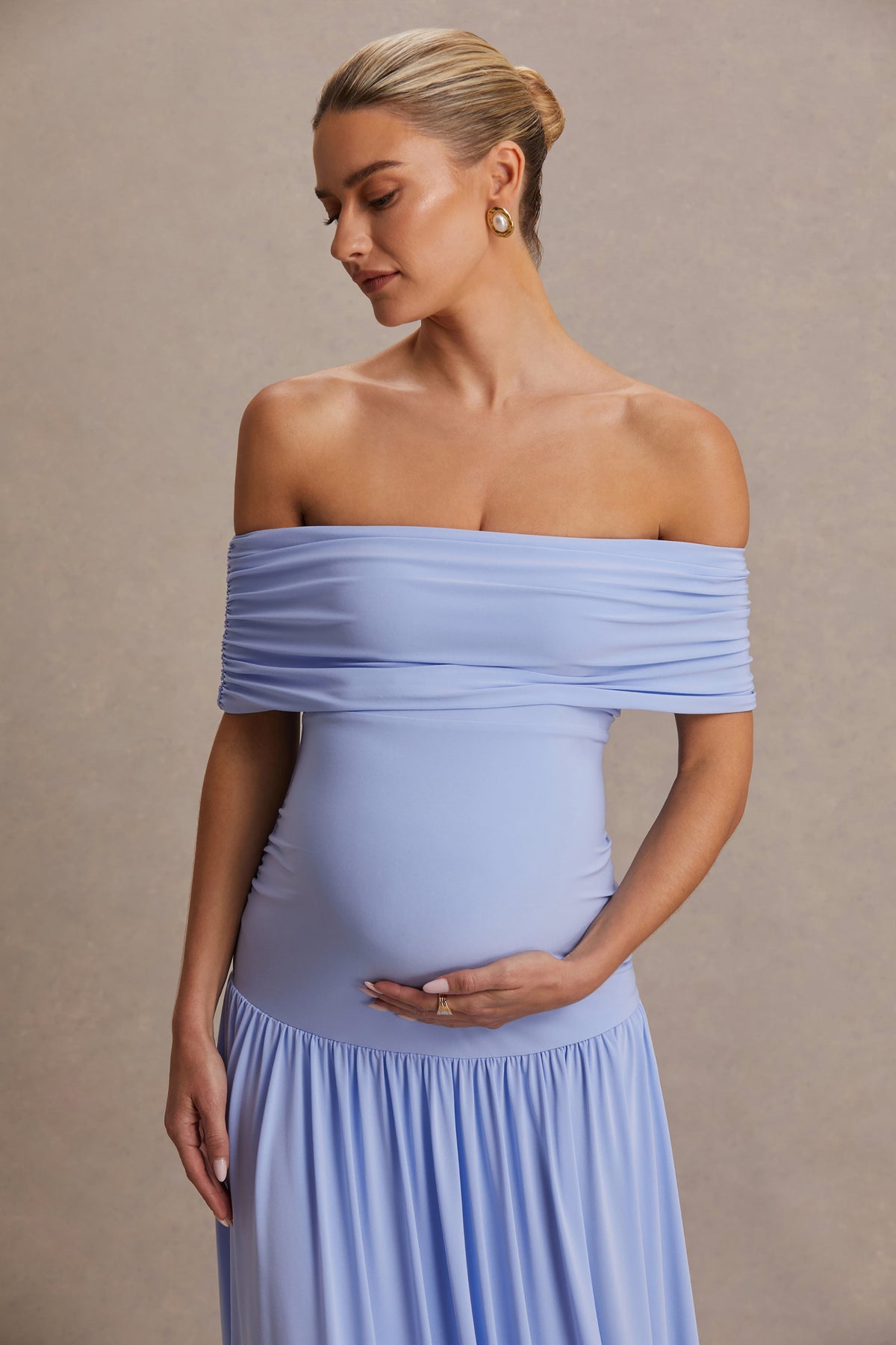 Juliette | Vestido largo azul polvo con escote Bardot y cintura caída