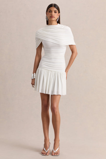 Fenella | Vestido Corto Blanco Con Escote Redondo, Mangas Capa Y Detalles Fruncidos
