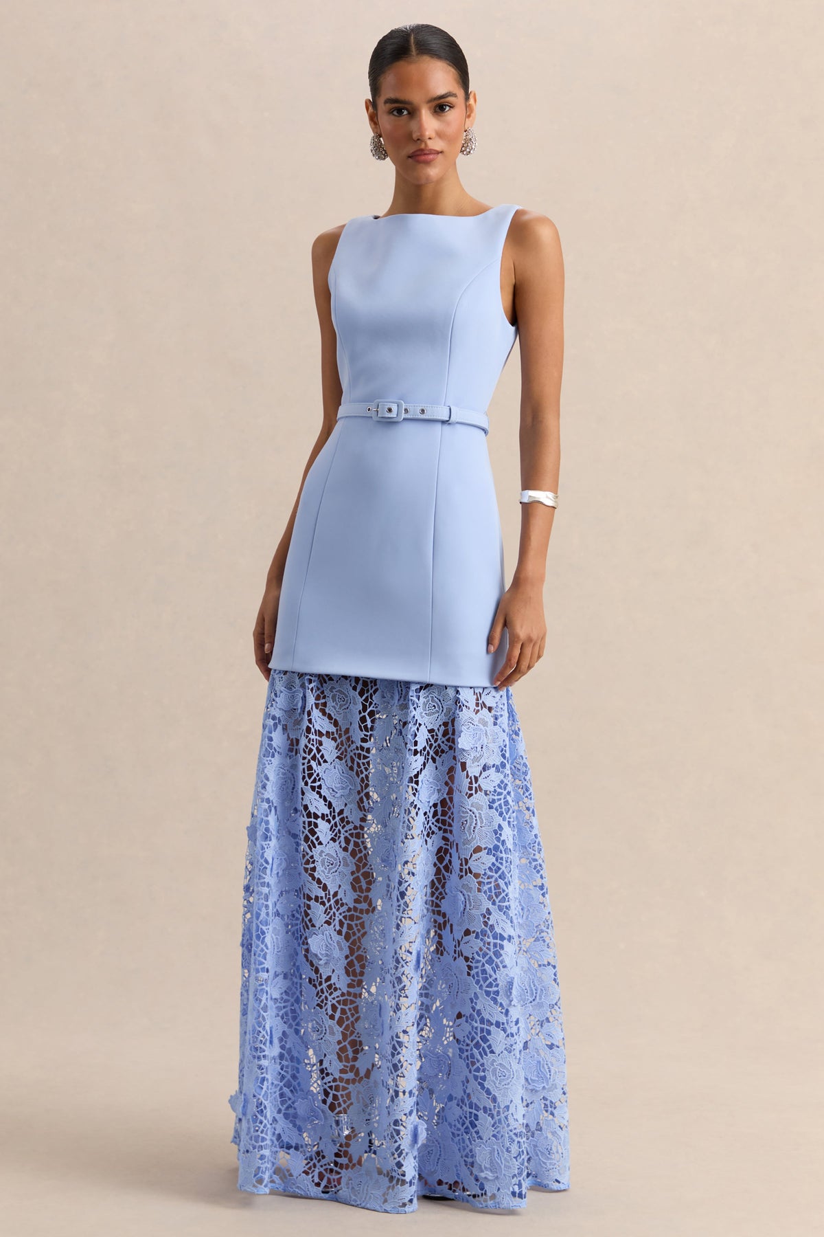 Verena | Vestido Largo Azul Celeste Escote Barco Con Cinturón con Falda de Encaje