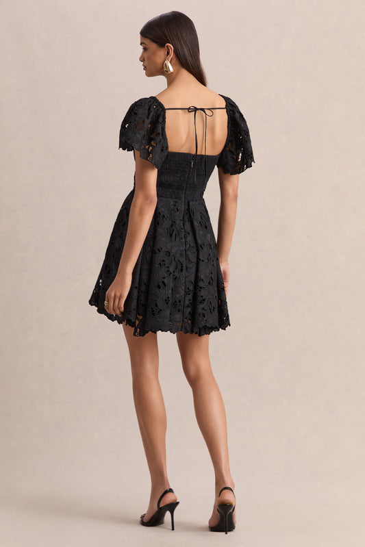 Vivi | Vestido Corto Negro De Encaje Con Escote Corazón