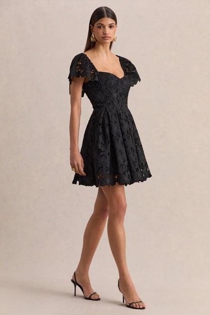 Vivi | Vestido Corto Negro De Encaje Con Escote Corazón