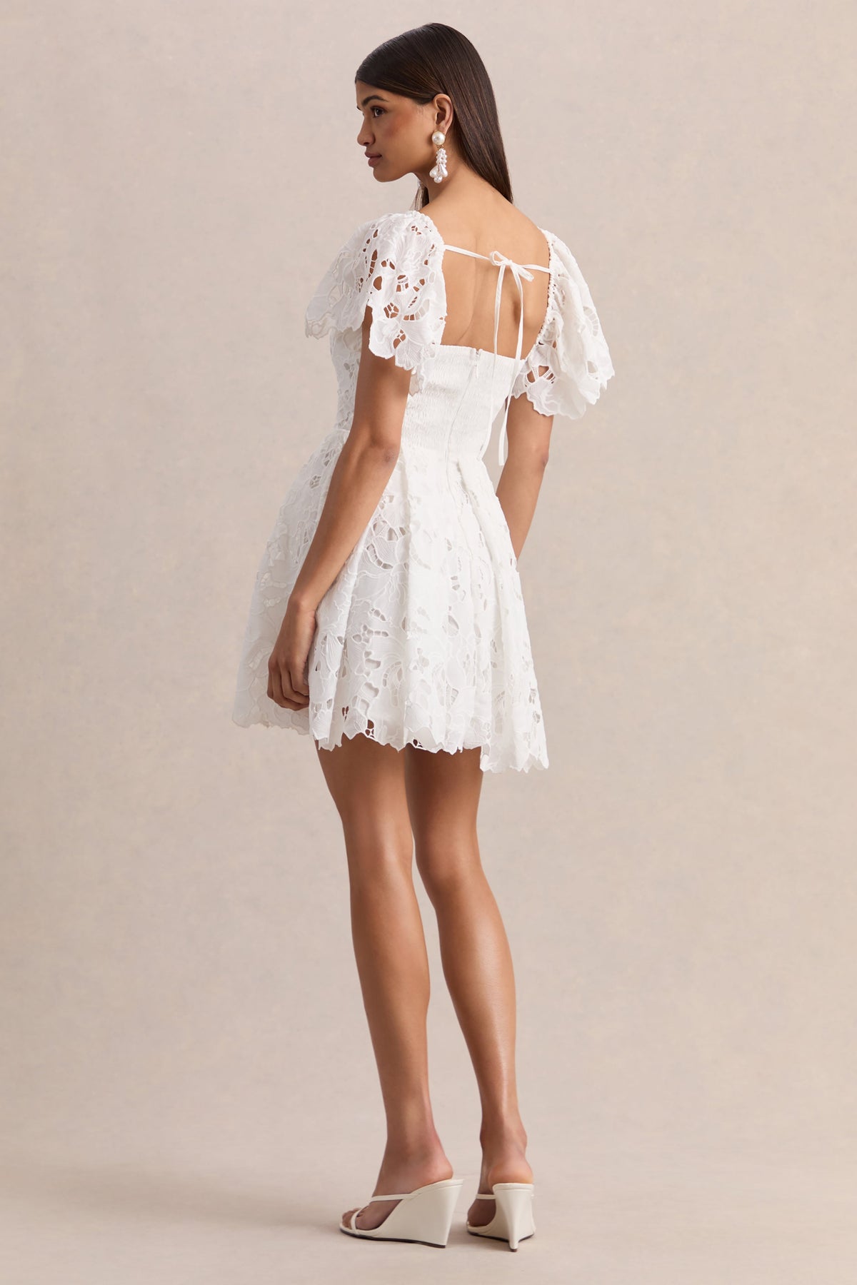 Vivi | Vestido Corto De Encaje Blanco Con Escote Corazón