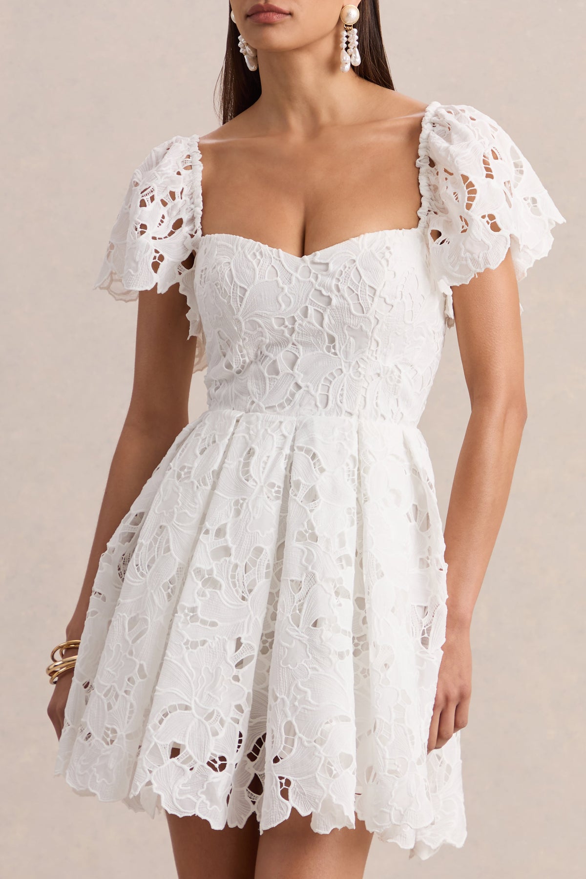Vivi | Vestido Corto De Encaje Blanco Con Escote Corazón