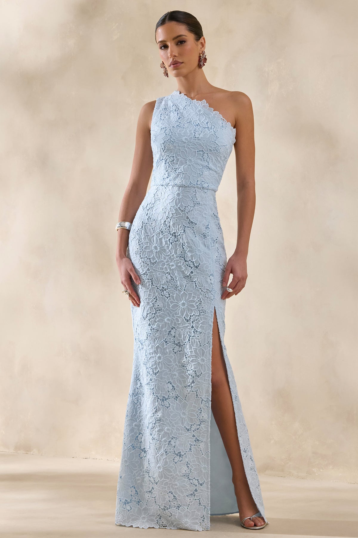 Lunia | Vestido Largo Azul celeste de Broderie Anglaise con Escote Asimétrico