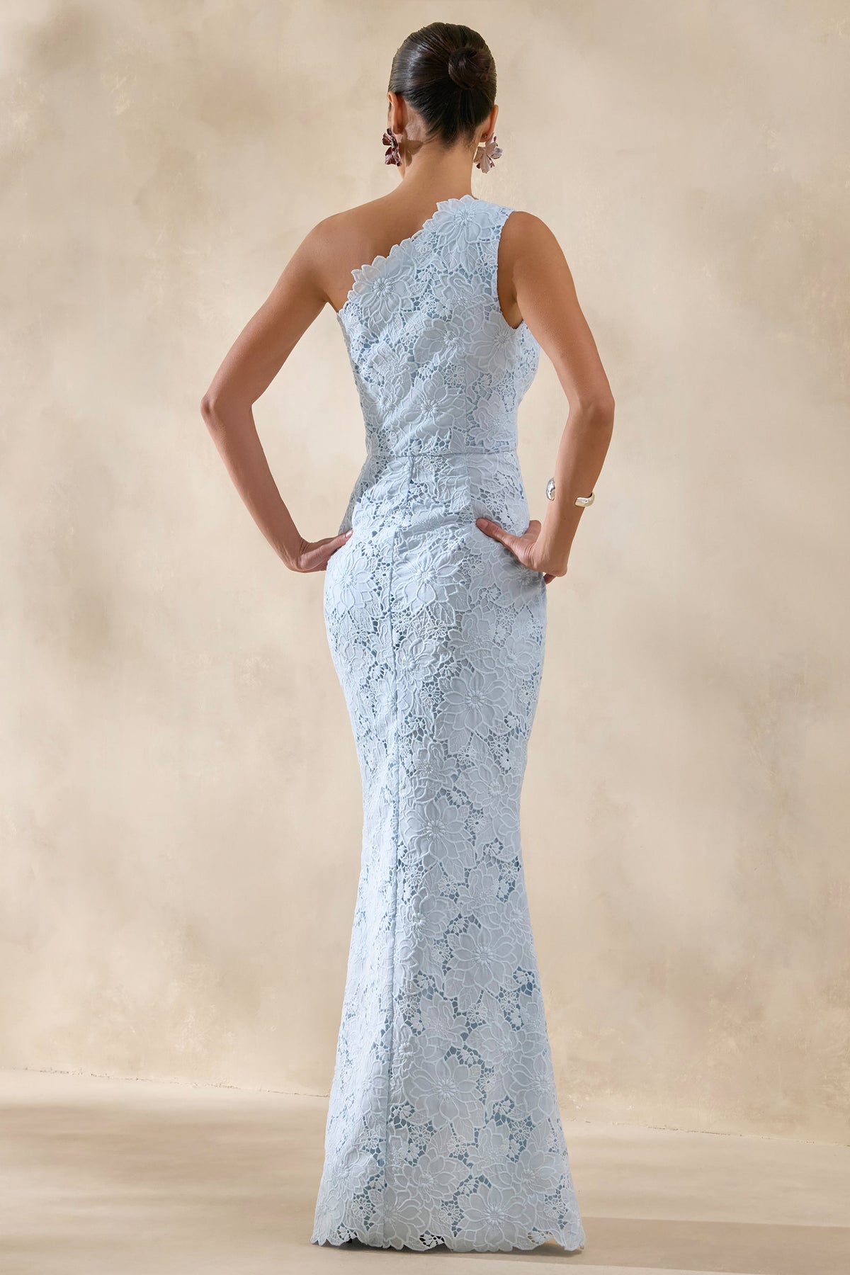 Lunia | Vestido Largo Azul celeste de Broderie Anglaise con Escote Asimétrico