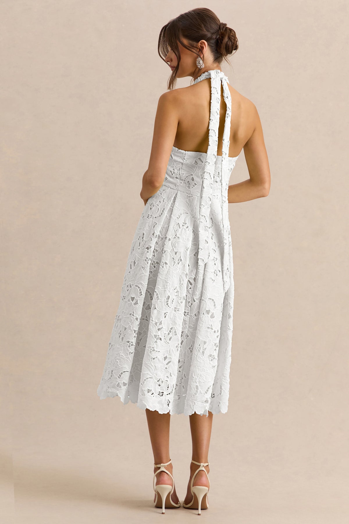 Maribel | Vestido Midi Blanco De Encaje Con Escote Pronunciado