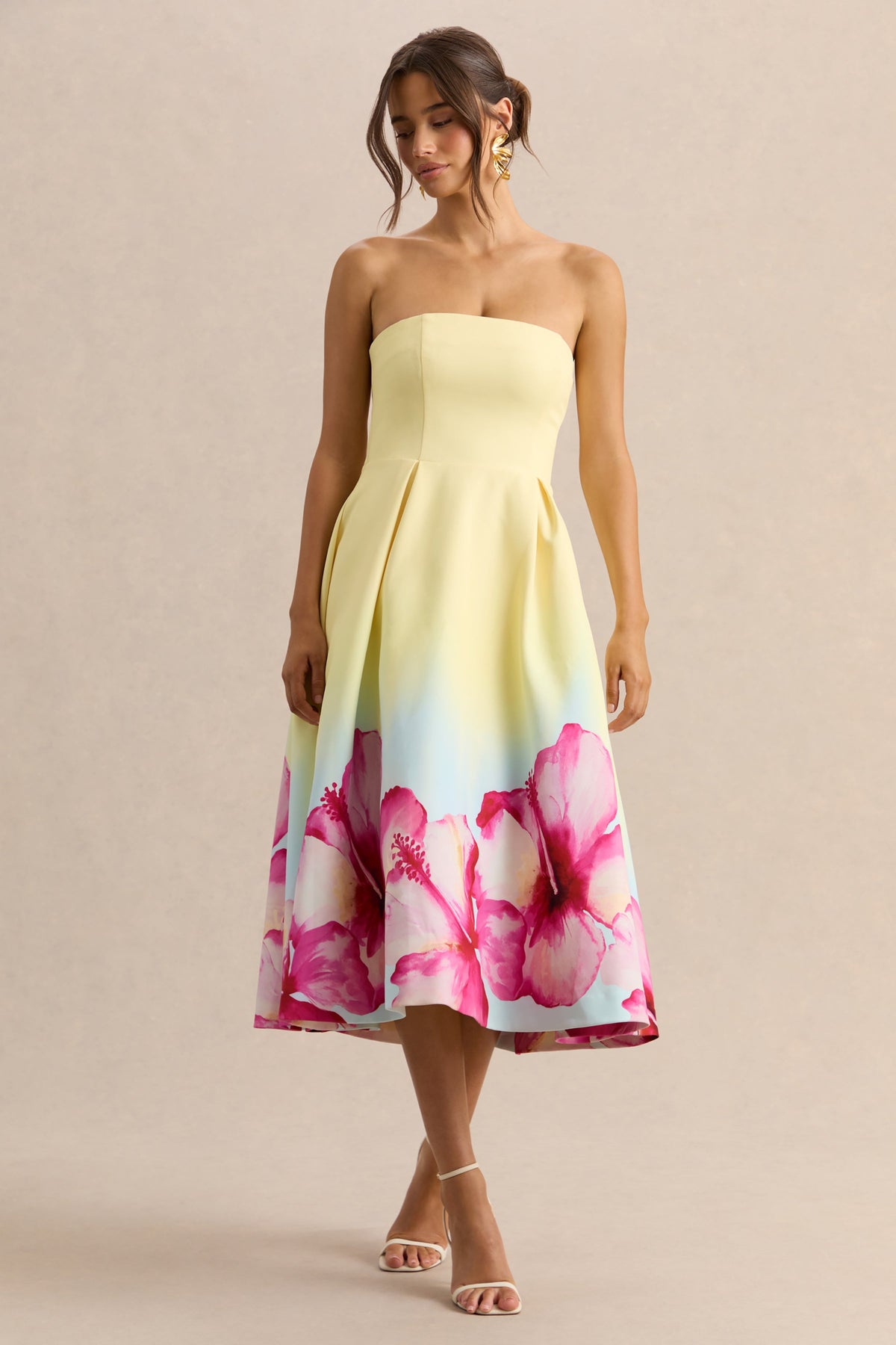 Zoya | Vestido Midi Amarillo Con Estampado Ombré Y Lirios De Crepé Premium Con Escote Bandeau [not translated]