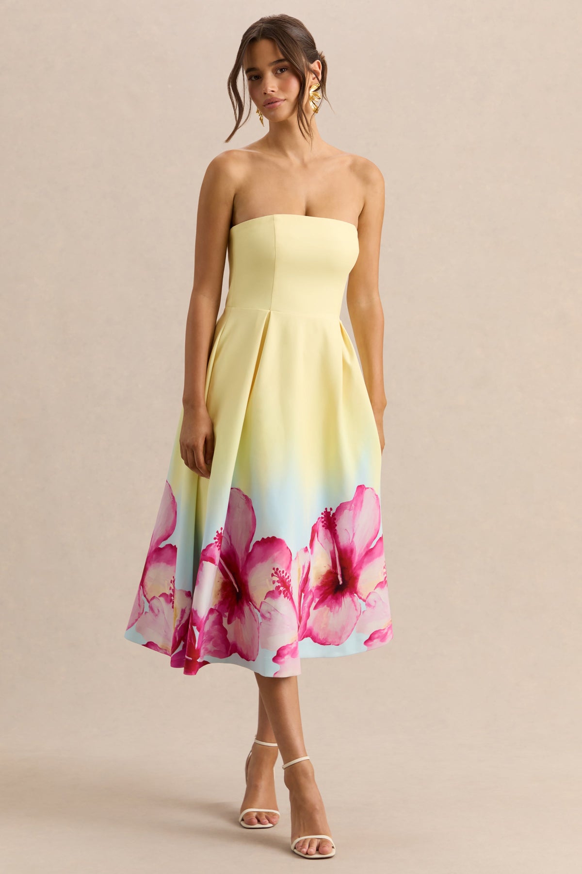 Zoya | Vestido Midi Amarillo Con Estampado Ombré Y Lirios De Crepé Premium Con Escote Bandeau [not translated]