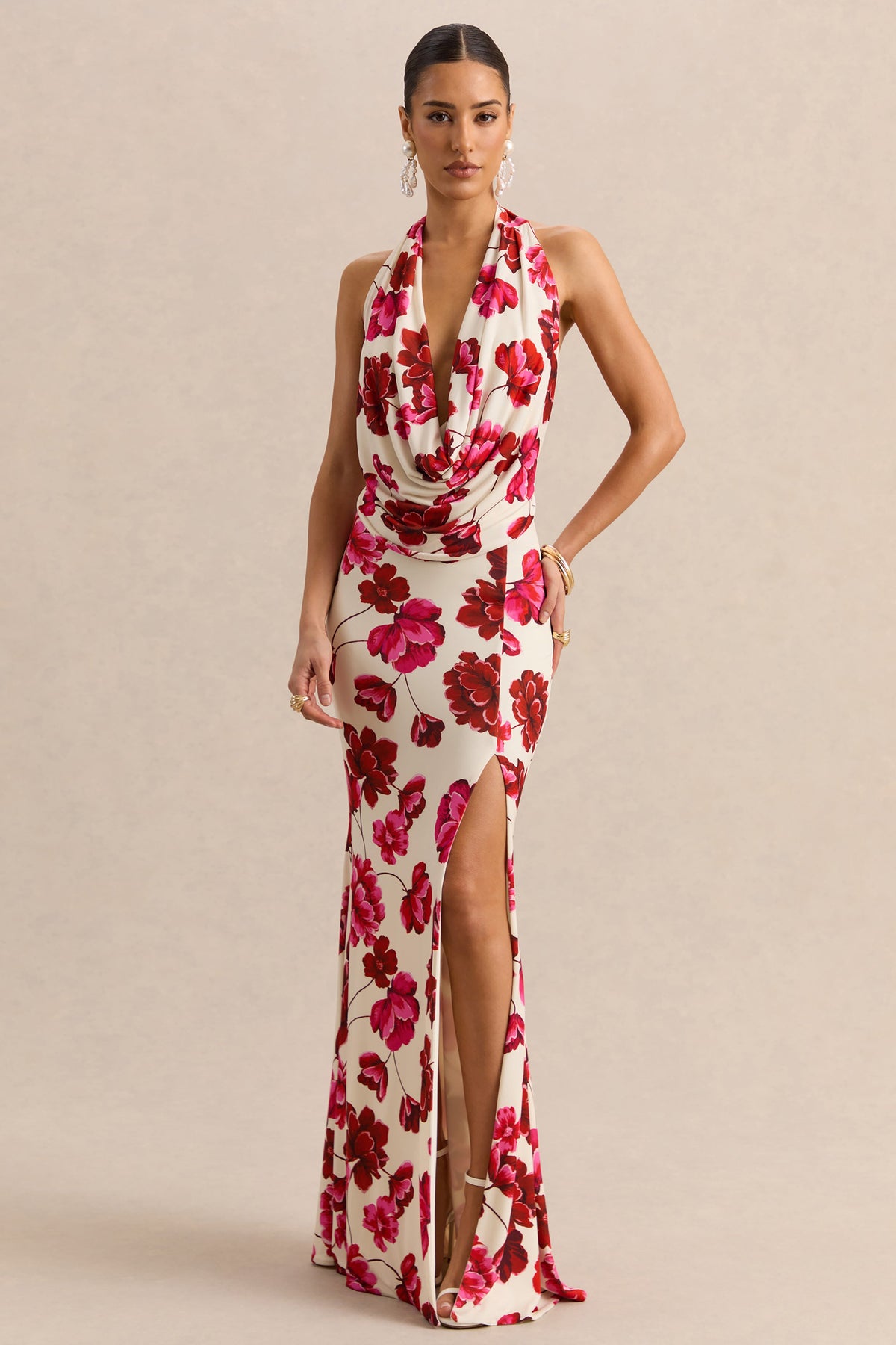 Flossie | Vestido Largo Crema Con Estampado Floral Rosa Y Escote Pronunciado