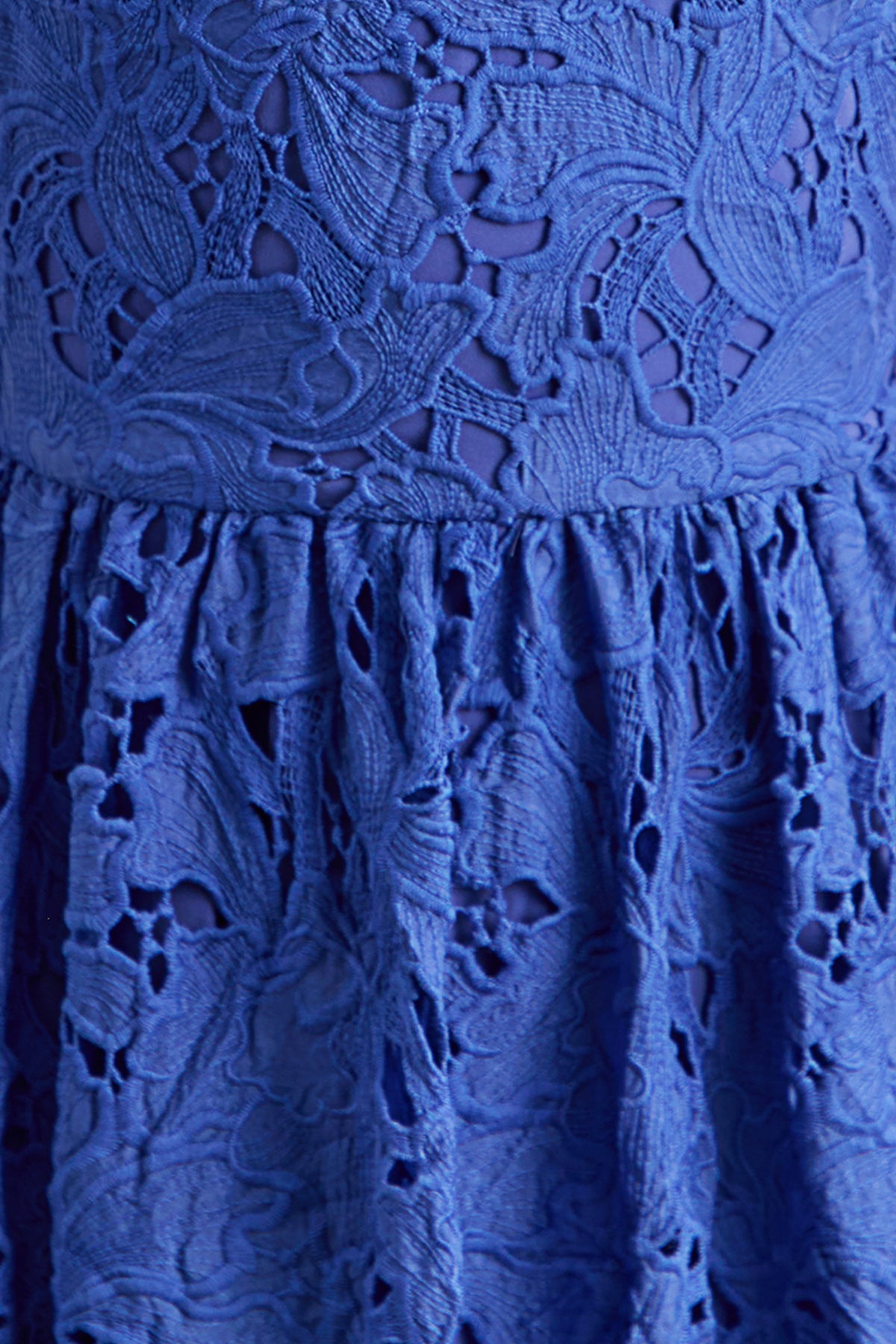 Indiana | Vestido Largo Azul oscuro de Broderie Anglaise con Escote Halter