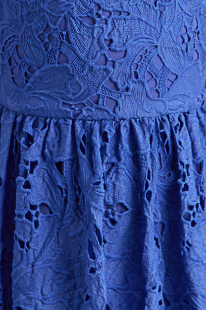 Indiana | Vestido Largo Azul oscuro de Broderie Anglaise con Escote Halter