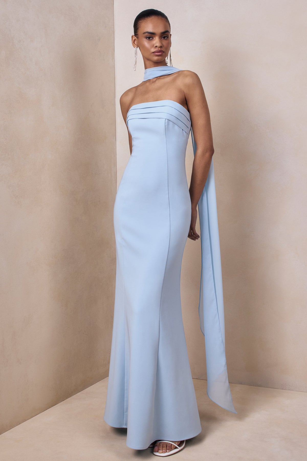 Nerissa | Vestido Largo Azul Claro Tipo Bandeau con fular