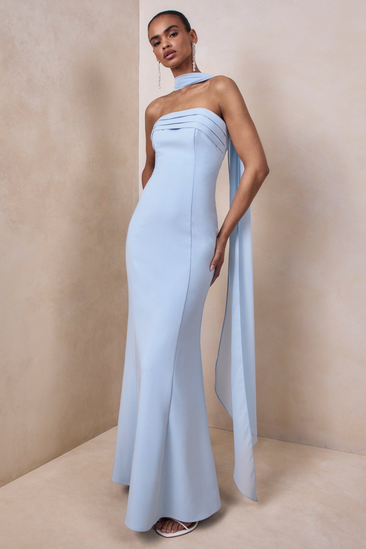 Nerissa | Vestido Largo Azul Claro Tipo Bandeau con fular