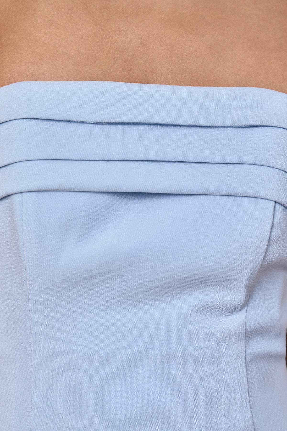 Nerissa | Vestido Largo Azul Claro Tipo Bandeau con fular