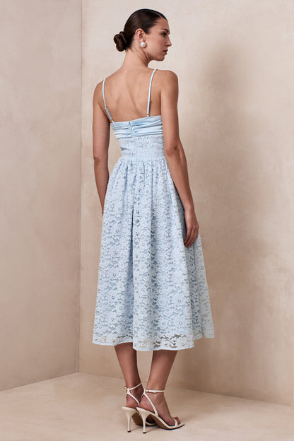 Gloriana | Vestido midi de encaje azul con escote en corazón