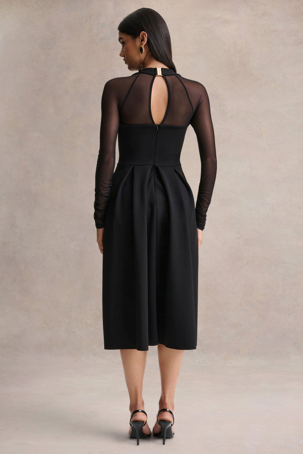 Melinda | Vestido midi negro de cuello cuadrado con detalles de malla