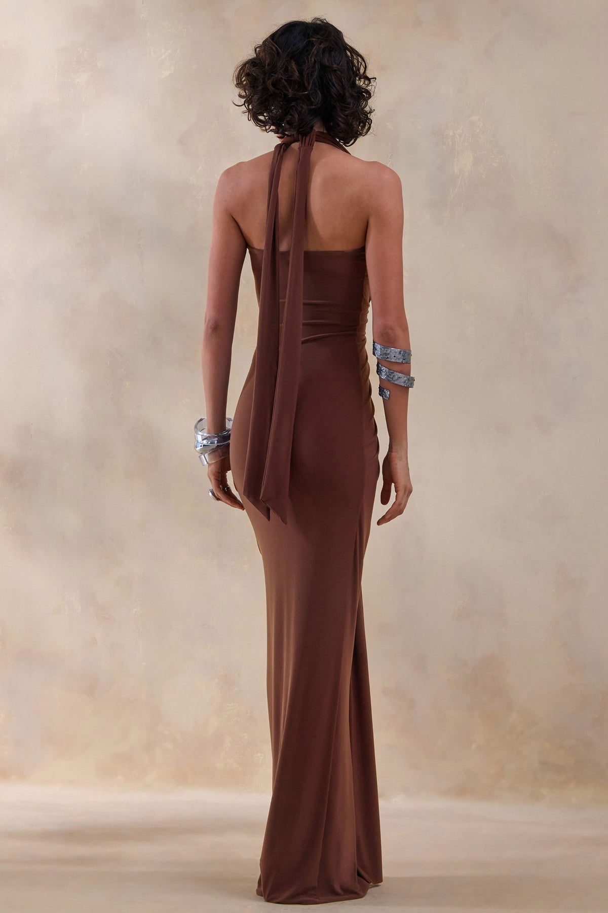 Lesley | Vestido Largo Marrón con Escote Pronunciado