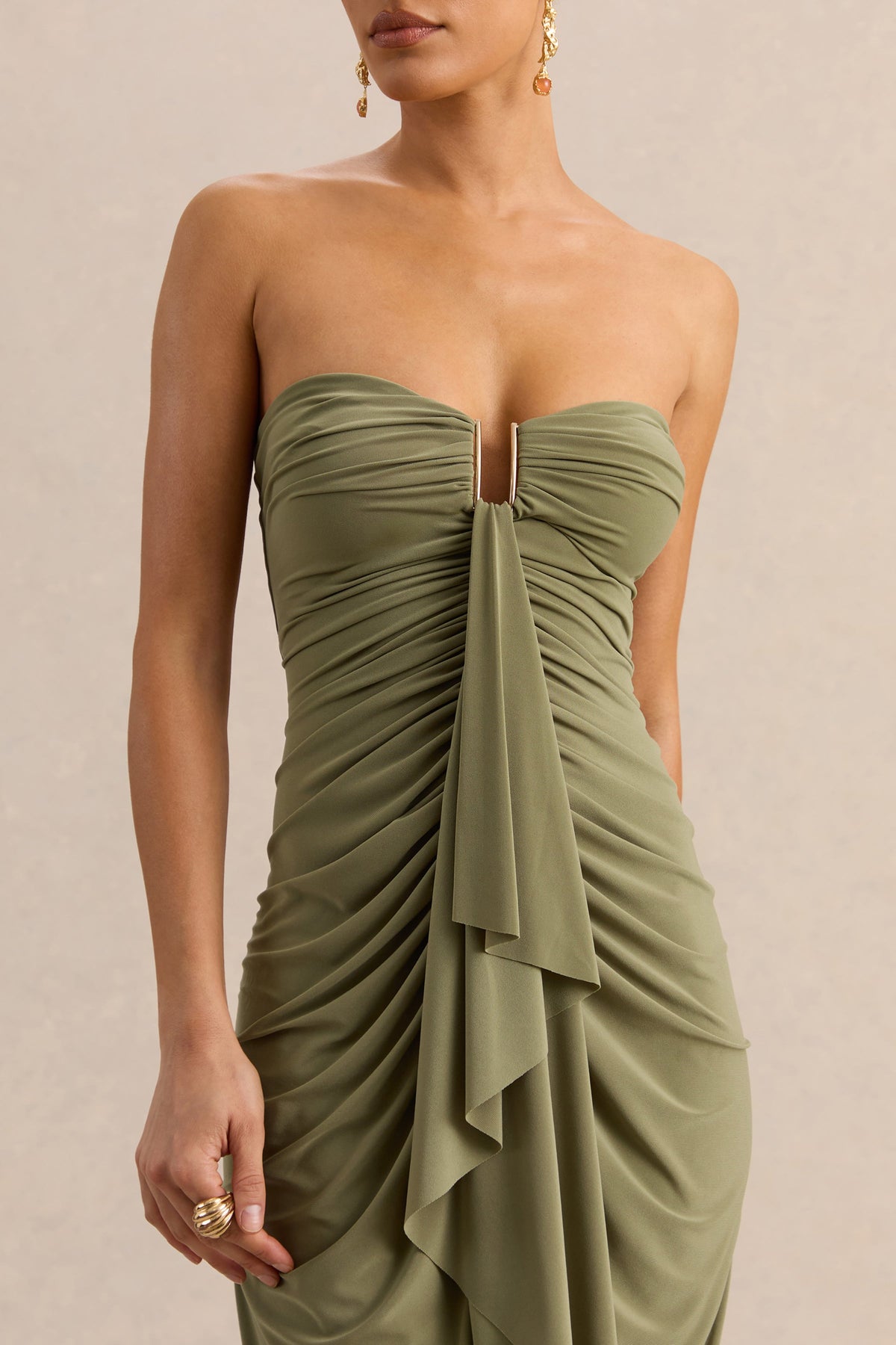 Chloe | Vestido Largo Verde Oliva Bandeau Con Detalle De Volantes