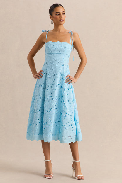 Anna | Vestido Midi Azul Polvo Bordado Con Escote Cuadrado